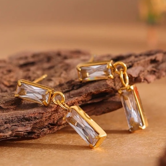 ⭐️classic New 18K Gold Plated CZ  Drop Earrings - Picture 7 of 9